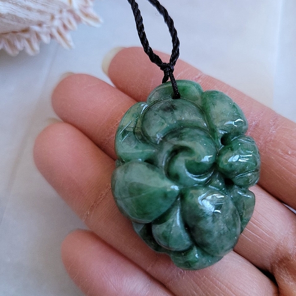 Certified Genuine Hand Carved Flower Jadeite Pendant Necklace NWT - Picture 3 of 11